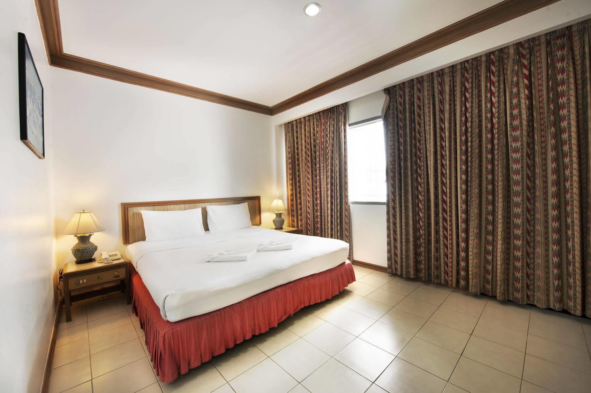 Rattana Mansion Hotel Phuket Exterior photo