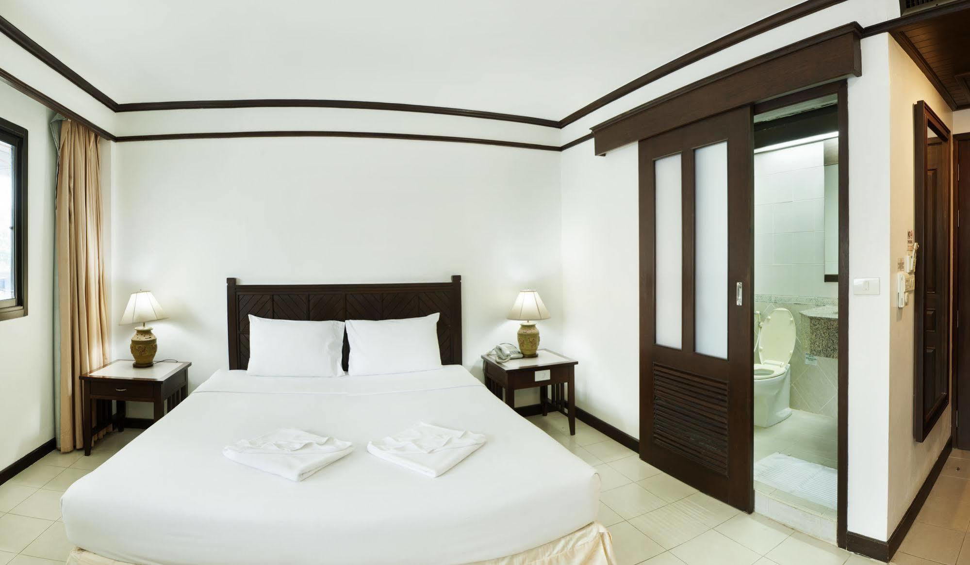 Rattana Mansion Hotel Phuket Exterior photo