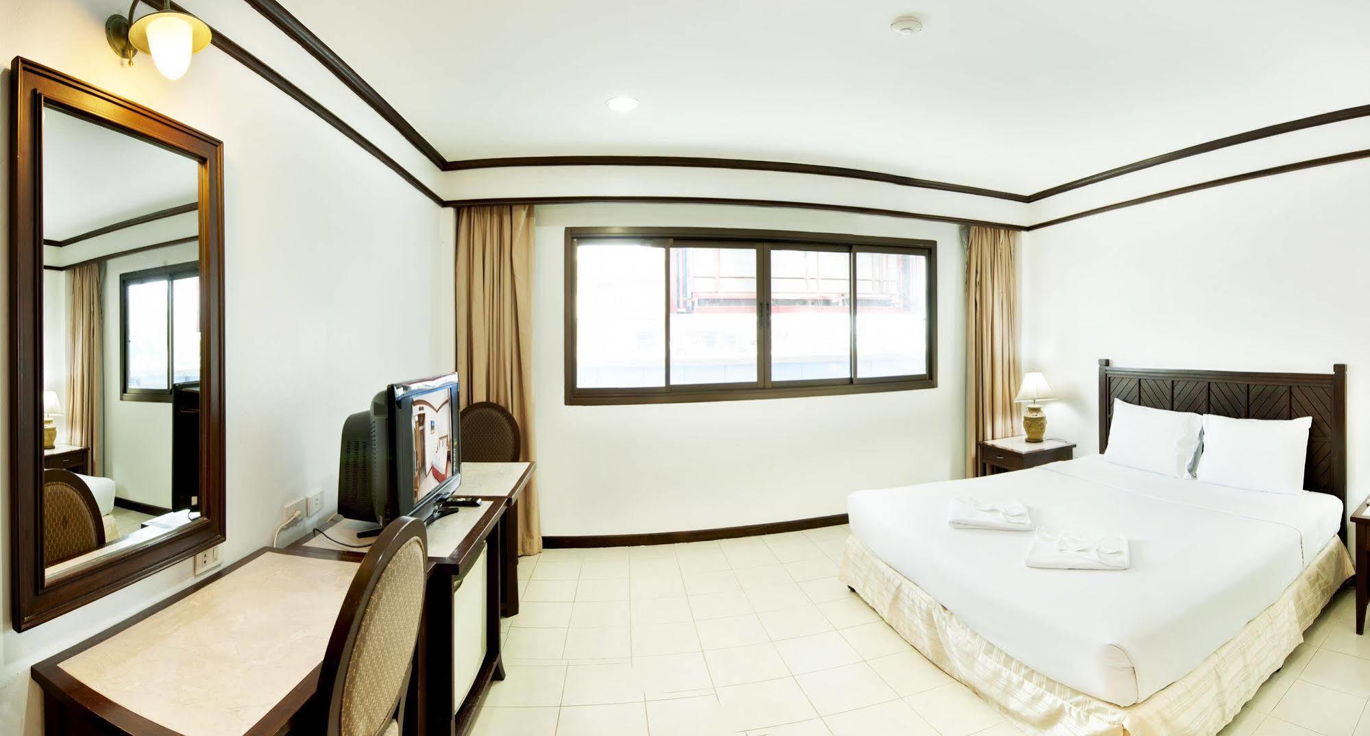 Rattana Mansion Hotel Phuket Exterior photo